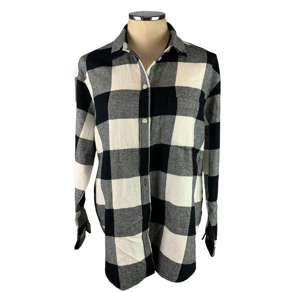 Medium Old Navy Women's Black White Flannel‎ Button Up Shirt